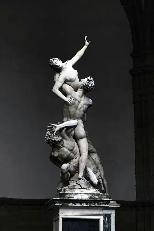 Sculpture de l'Enlèvement d'une Sabine de Giambologna — archétype jungien de la violence et de la transformation psychique, hypnose monde intérieur Touraine